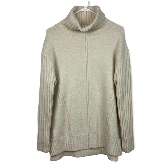 NWT * ALL IN FAVOR Ribbed Turtleneck Sweater in Ivory  Size M - Picture 1 of 11